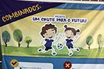 Entrega dos Kits no Projeto 'Um Chute Para o Futuro'